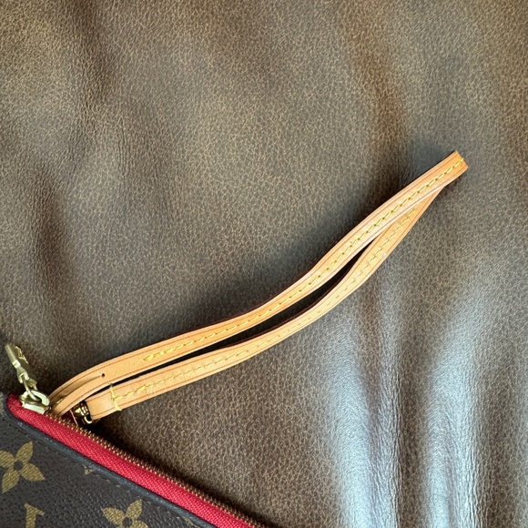 Louis Vuitton Monogram Pochette MM - Picture 3 of 8